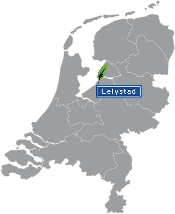 Grijze kaart van Nederland met Lelystad aangegeven voor maatwerk taalcursus Spaans zakelijk - blauw plaatsnaambord met witte letters en Dagnall veer - transparante achtergrond - 600 * 733 pixels